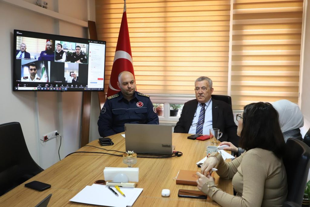 Mersin Büyükşehir İtfaiyesi Deneyimlerini AMF’de Anlattı