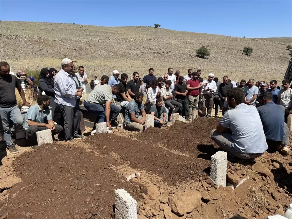 Tarsus’taki Trafik Kazasında Aynı Aileden 5 Kişi Hayatını Kaybetti